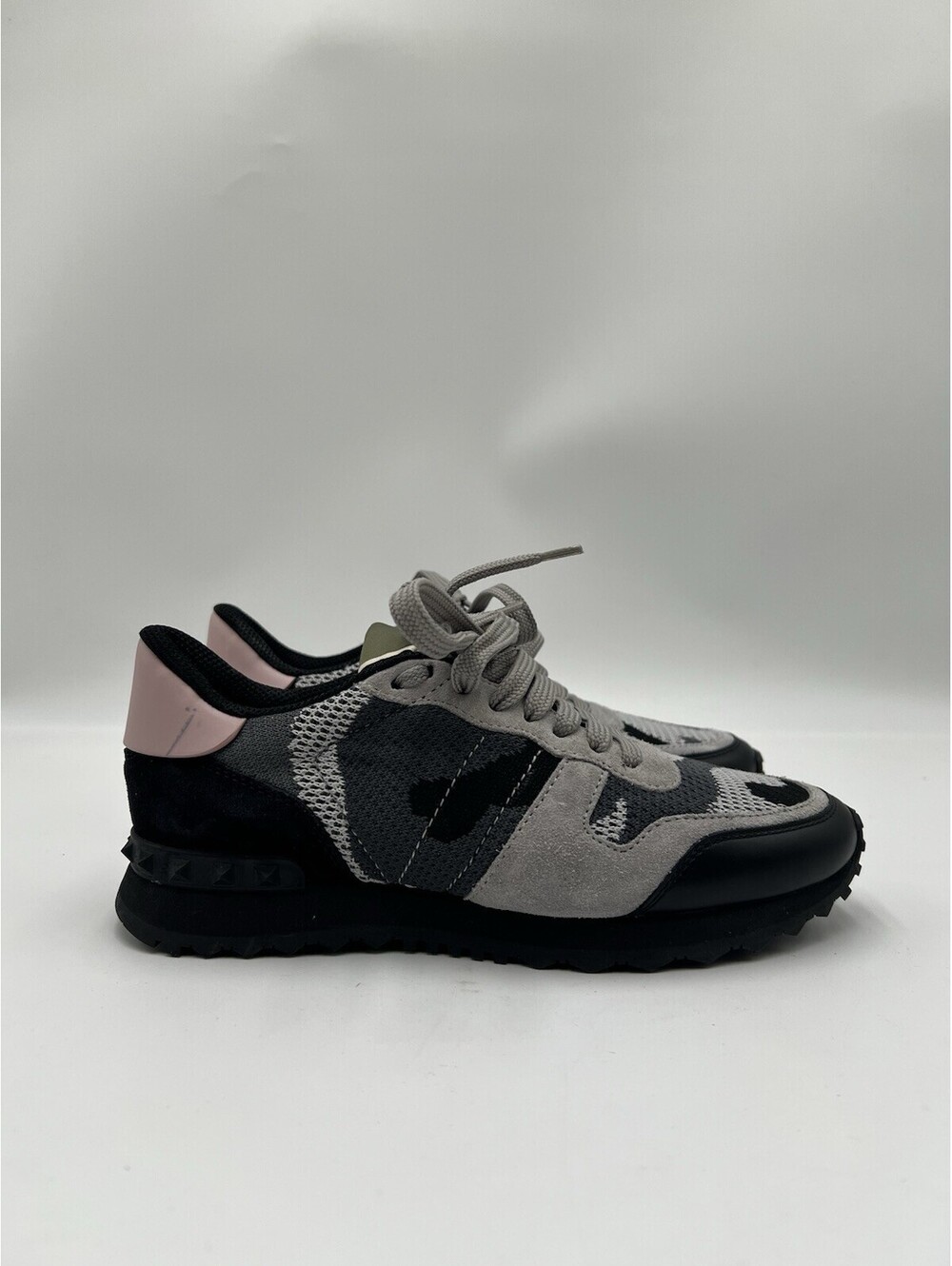 Valentino Garavani Rockrunner Low Top Lace Up sneakers in Grey Pink Camo Size 36